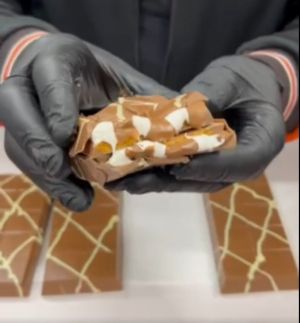 DUBAI CHOCOLATE WITH MARSHMALLOW, LOTUS BISCUITS AND LIQUID CHOCOLATE 200g
